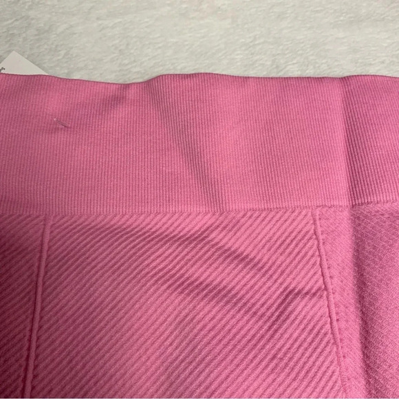 LA LA Active XL pink biker shorts NWT does have some texture to them - Picture 3 of 5